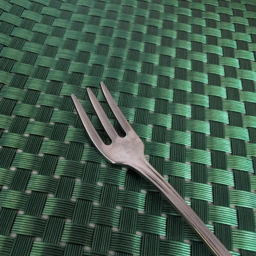 Oneida CLARETTE Seafood Cocktail Oyster Fork Community Stainless Vtg Single USA